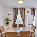New - Floor 3br In By Sf Homes * Слима