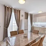 New - Floor 3br In By Sf Homes Sliema