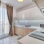 New - Floor 3br In By Sf Homes Apartment
