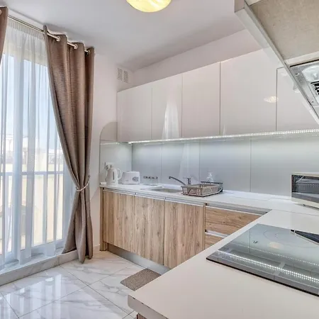 New - Floor 3br In By Sf Homes Appartement