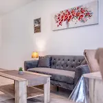 New - Floor 3br In By Sf Homes דירה *